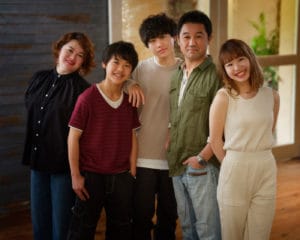 大人のカジュアル家族写真