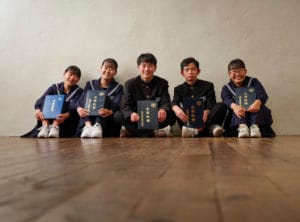 中学校卒業記念を男女5人の友達と