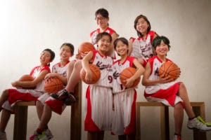 バスケットボールとユニホームミニバス友達7人