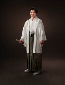 白い羽織を着て成人記念写真