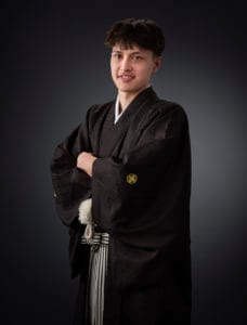 男の成人記念黒の羽織袴